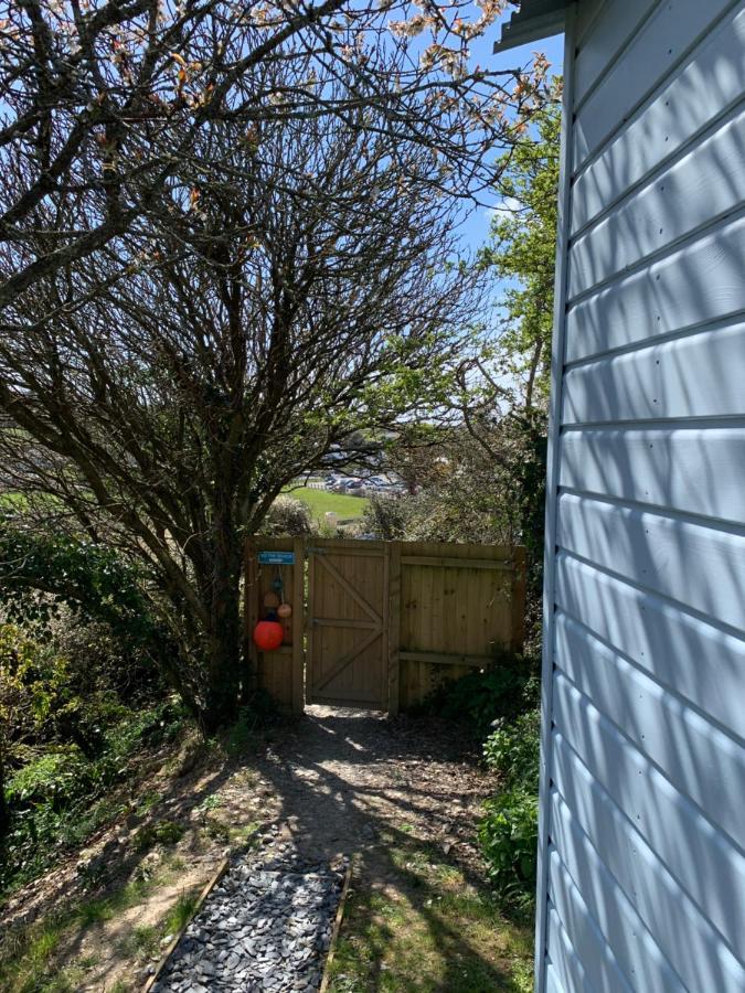 Tides Reach, Deluxe Shepherds Hut 1, 100M From The Beach Сент-Меррин Экстерьер фото